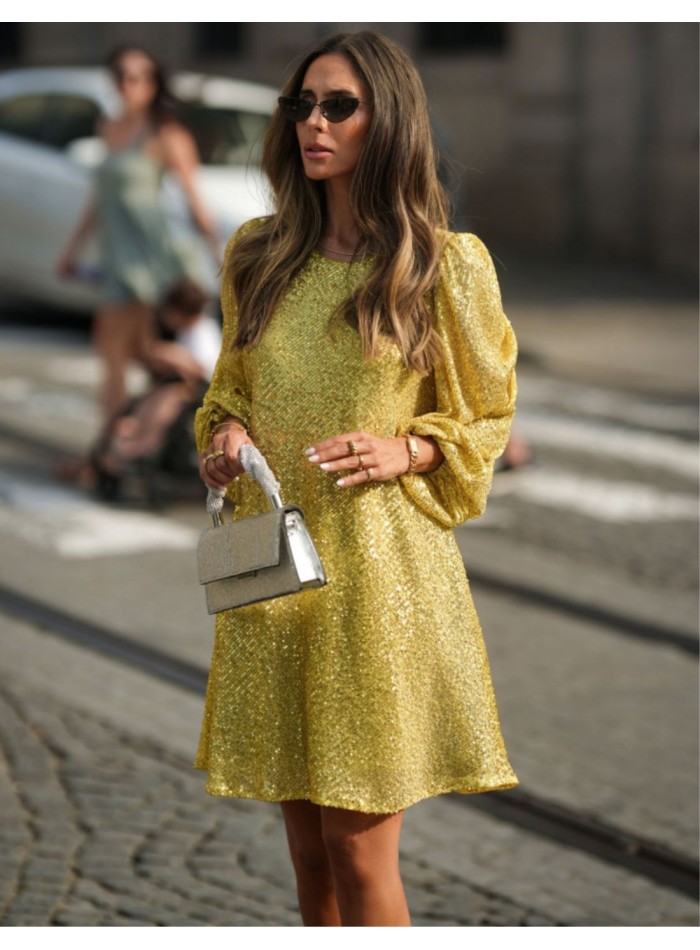 Robe courte à paillettes avec manches bouffantes