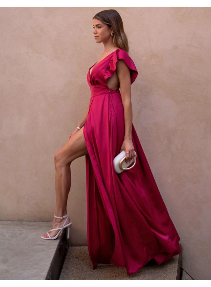 Robe longue cerise à volants et décolleté...