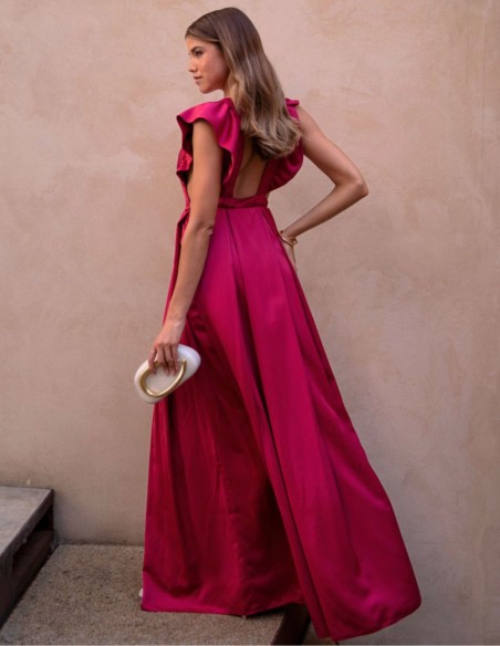 Robe longue cerise à volants et décolleté plongeant