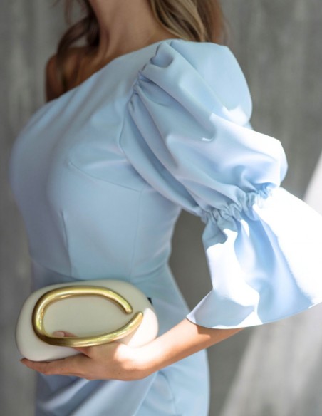 Vestido corto azul con escote asimétrico con manga abullonada para graduaciones