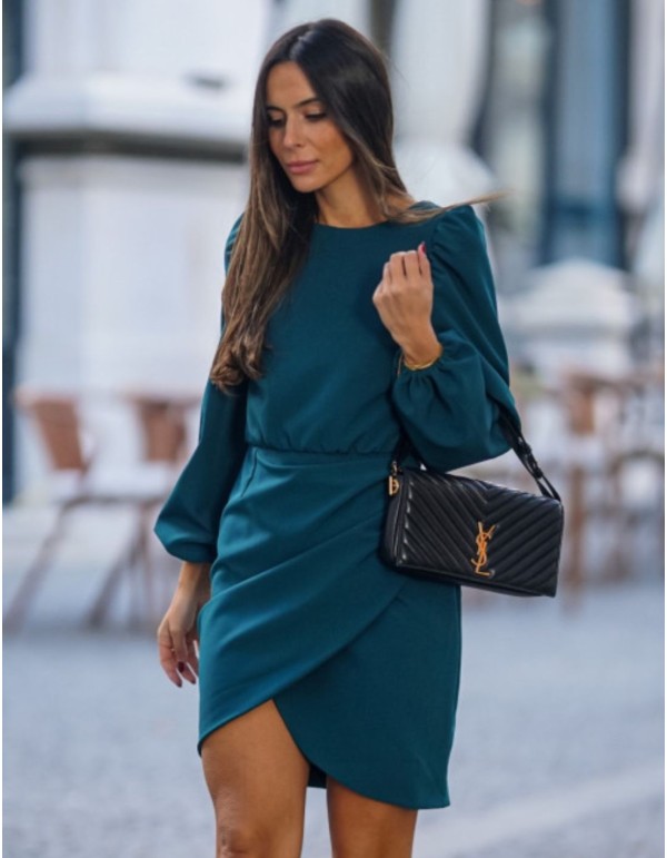 Vestido corto verde con mangas largas