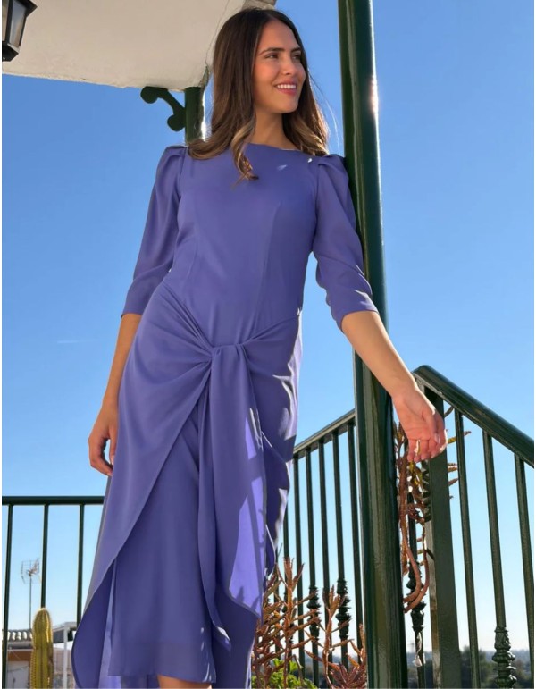 Vestido midi malva con nudo frontal, elegante y favorecedor para eventos