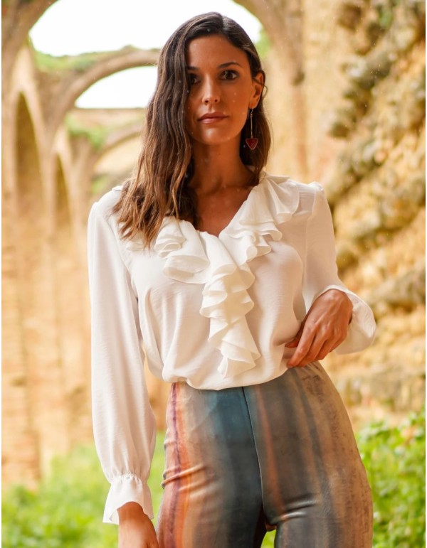 Raw blouse with ruffles and long sleeves