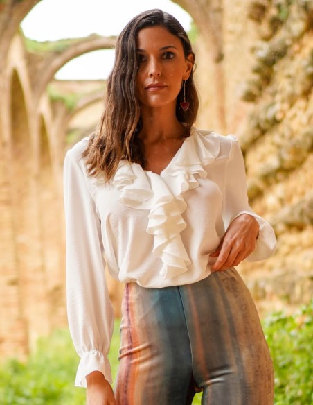 Blusa cruda con volantes y manga larga