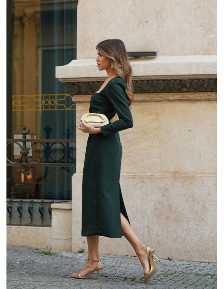 Vestido midi verde oscuro con escote cuadrado y manga larga elegante