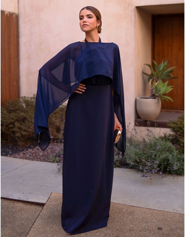 Vestido largo de invitada con escote halter y detalles de... 2