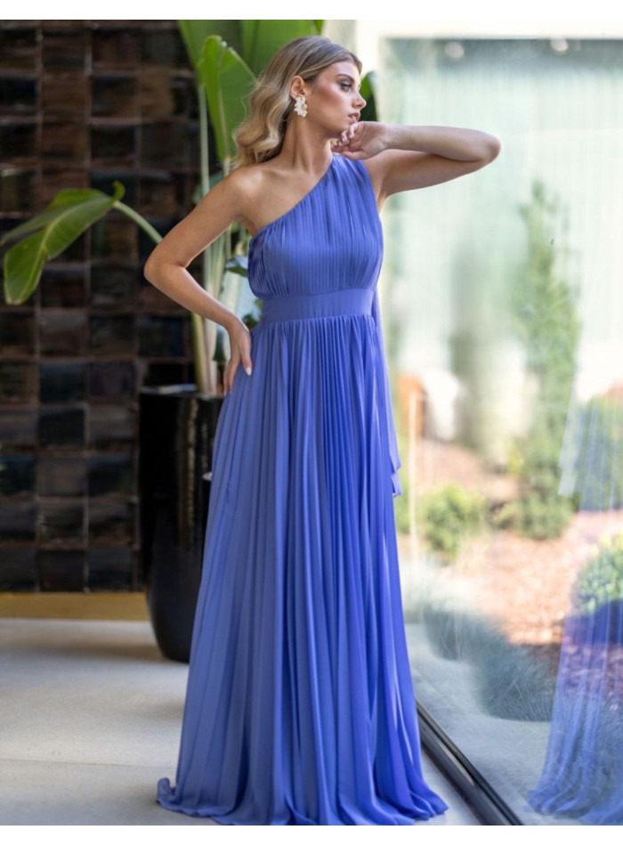 Vestido de fiesta largo plisado con escote asimétrico y cintura marcada