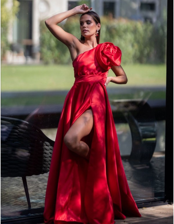 Vestido de invitada estructurado princesa rojo