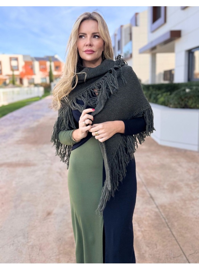 Boîte cadeau 07. Poncho à franges + tour de cou