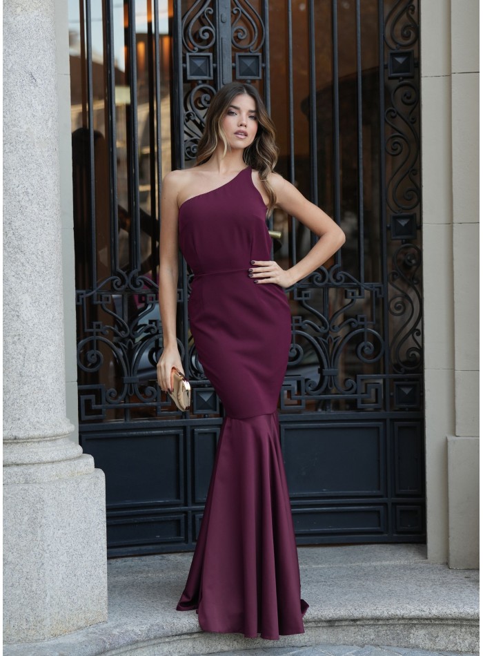 Longue robe sirène bordeaux avec encolure...