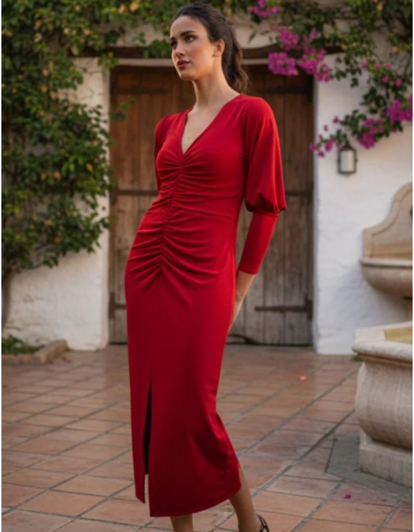 Robe de soirée midi en rubis avec drapé et manches longues