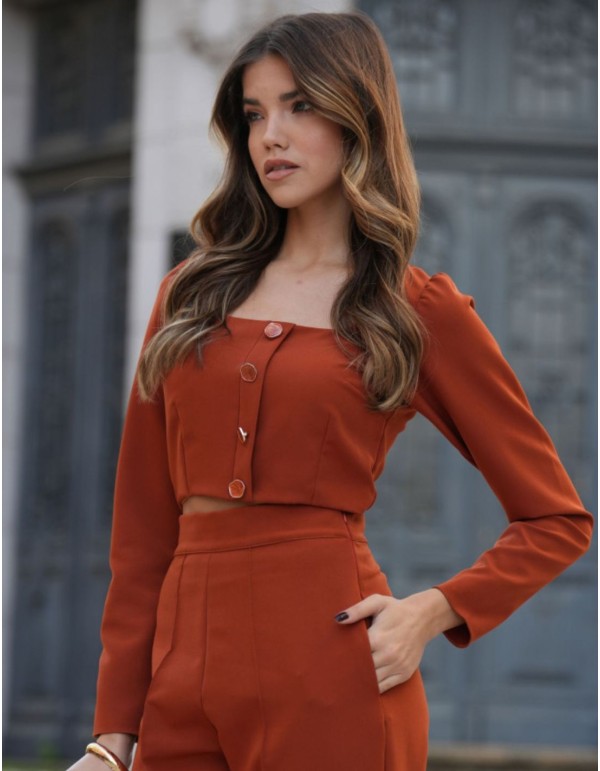 Blusa terracota con escote cuadrado y mangas largas