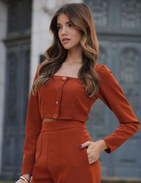 Blusa terracota con escote cuadrado y mangas largas