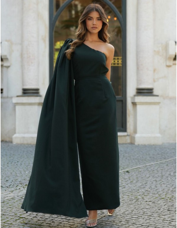 Robe longue verte à encolure asymétrique et manches cape