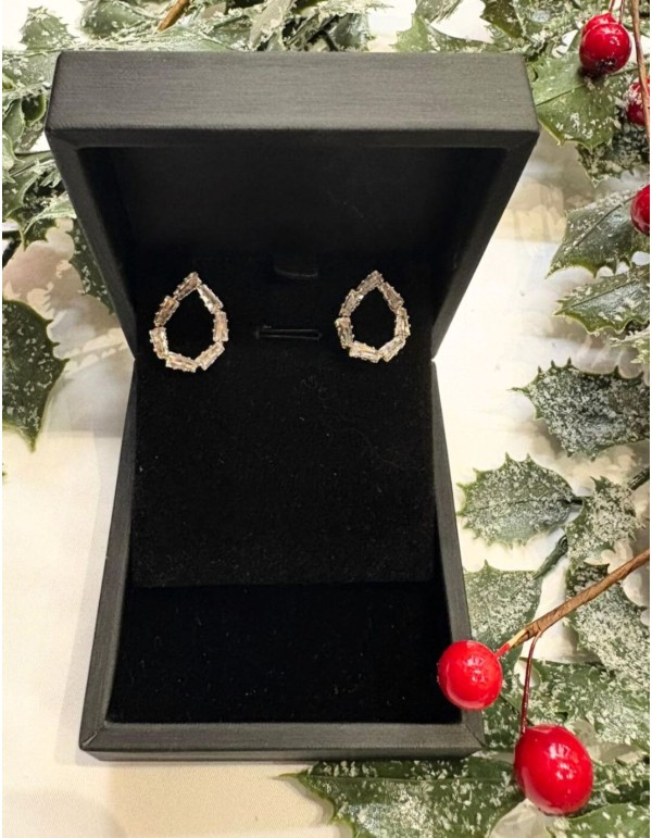 Teardrop-shaped earrings with crystals 2