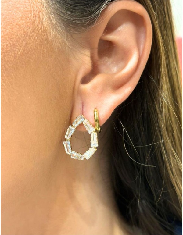 Teardrop-shaped earrings with crystals