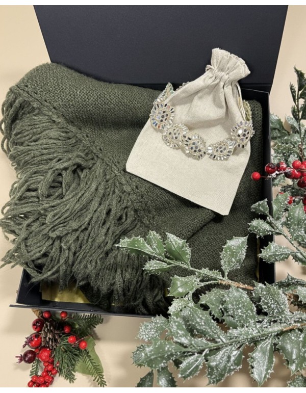 Caja de regalo 07. Poncho con flecos + choker