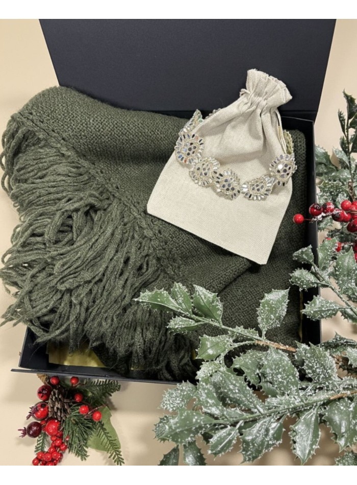 Gift box 07. Poncho with bangs + choker