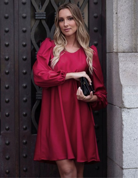 Robe rouge courte à manches longues