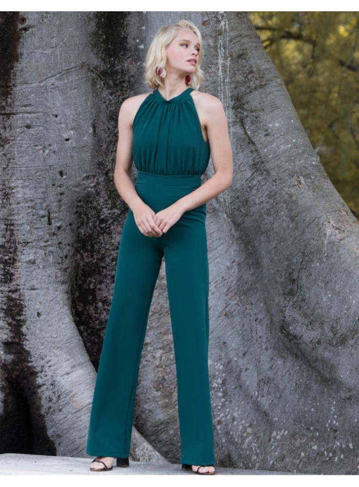 Mono verde de fiesta con escote halter drapeado