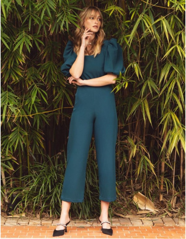 Green jumpsuit with square neckline and adjustable back