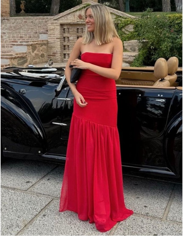 Vestido largo rojo palabra de honor con falda maxi volante