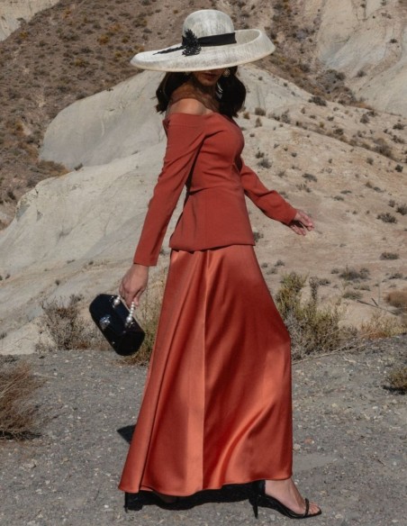 Conjunto de invitada con top escote bardot y falda evasé