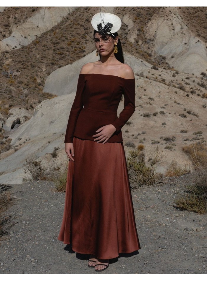 Conjunto de invitada con top peplum y falda evasé