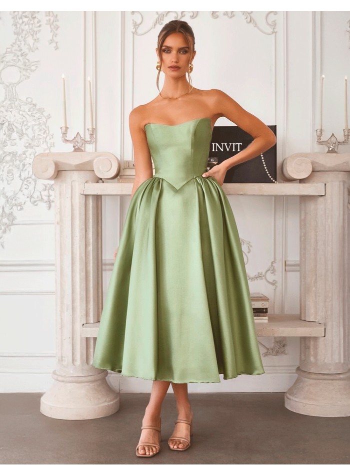 Vestido midi de invitada en saten palabra de honor con falda de vuelo verde pastel