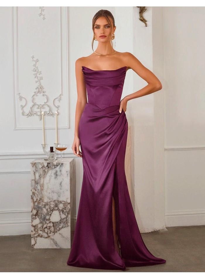 Longue robe de soirée en satin avec encolure...