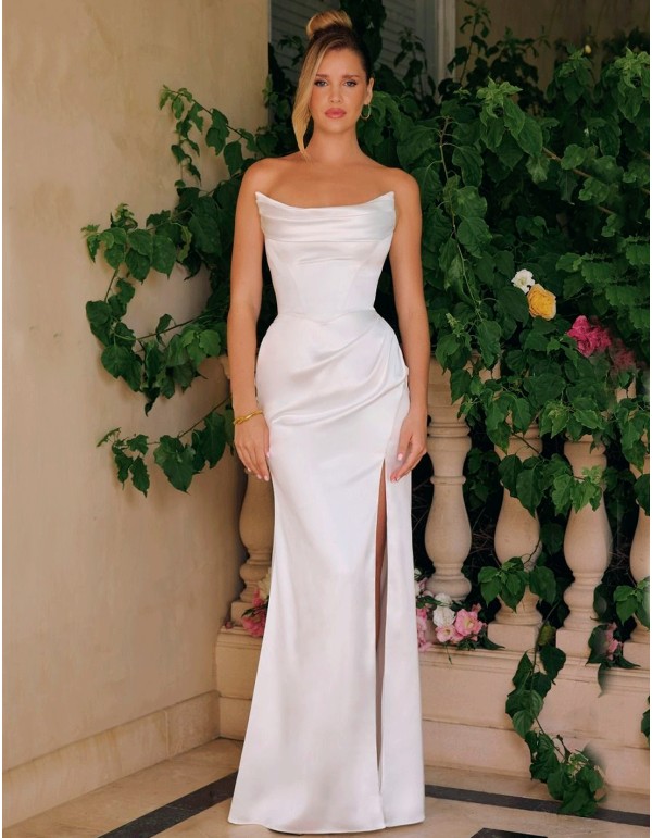 Robe de mariée en satin avec encolure sans bretelles et...