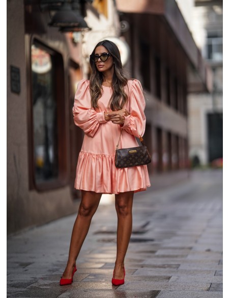 Short salmon dress with long sleeves
