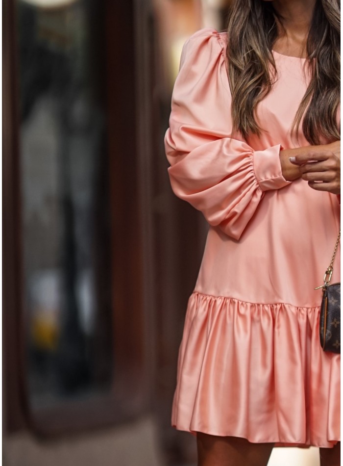Short salmon dress with long sleeves