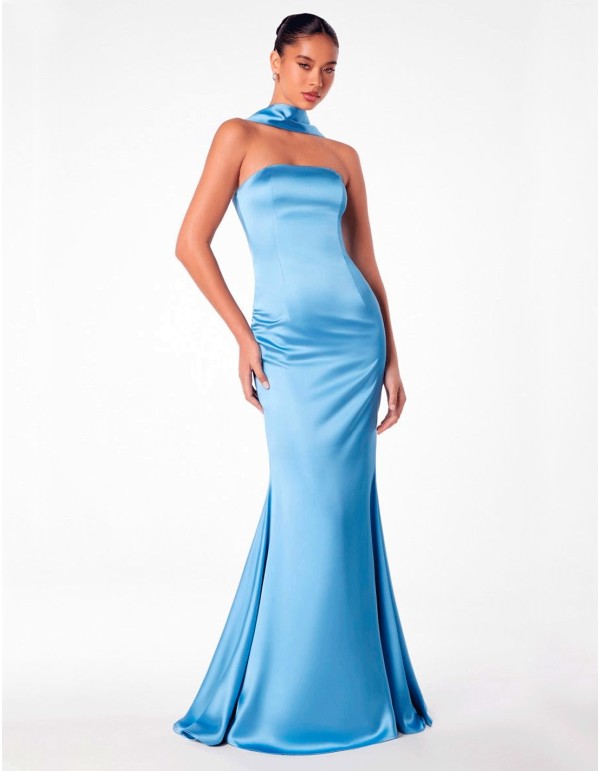 Fitted strapless ball gown with shawl