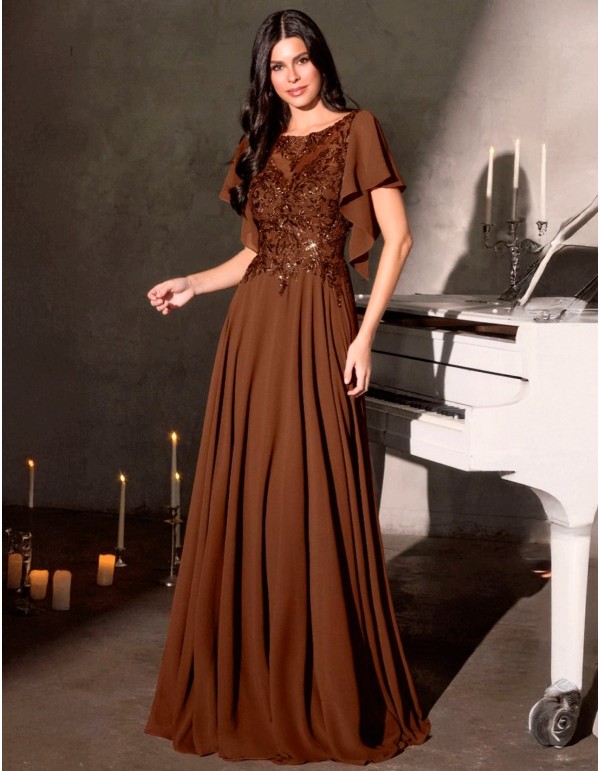 Vestido de fiesta largo con cuerpo de pedrería y manga en cascada en color marron