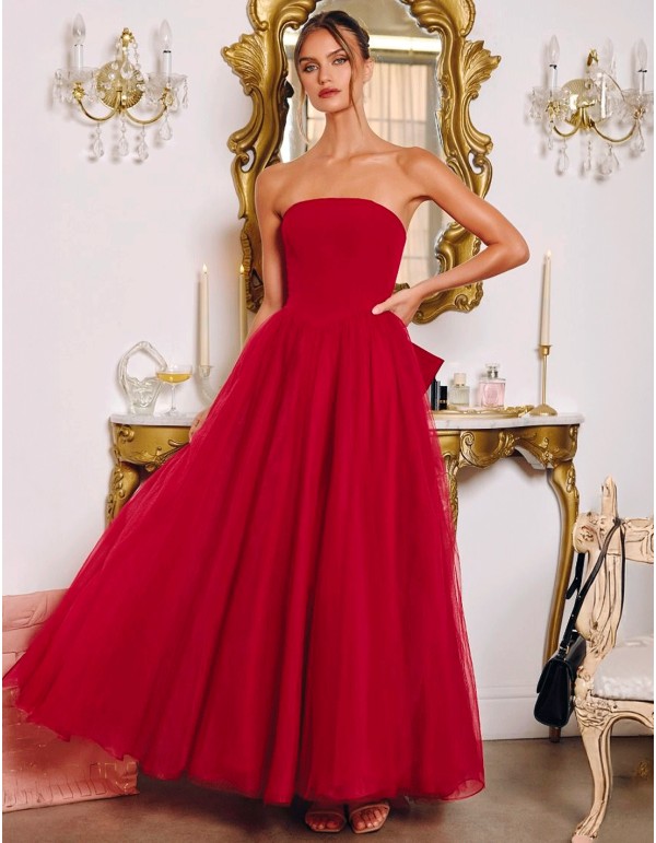 Vestido de invitada palabra de honor con falda de tul