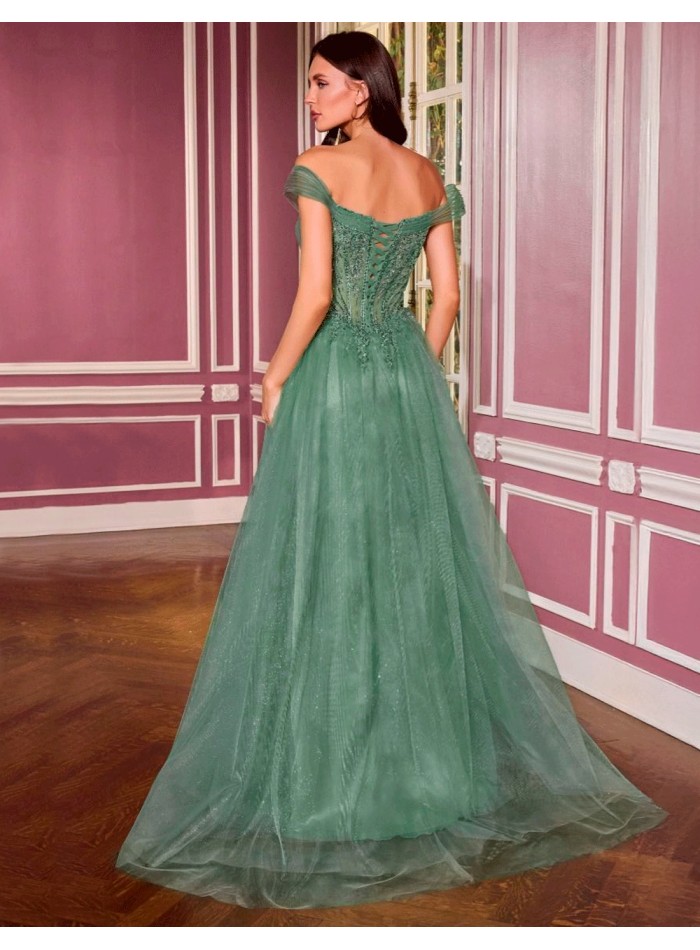 detalle de la espalda del Vestido de princesa con escote bardot, corsé bordado y falda de tul brillante en color verde