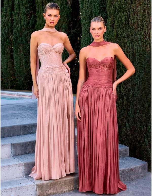 Vestido largo palabra de honor con escote corazón y falda fluida para invitada boda