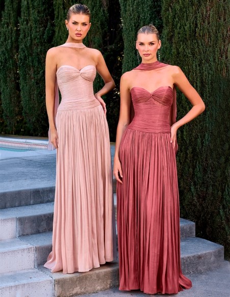 Vestido largo palabra de honor con escote corazón y falda fluida para invitada boda