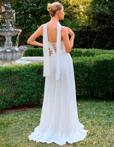 Robe de mariée longue avec décolleté en cœur et mousseline de soie plissée