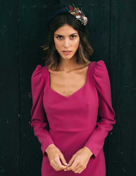 Diadema azul marino con adorno floral en lateral