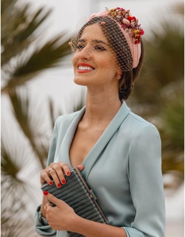 Bandeau de fête à volants avec nœuds et décoration... 2