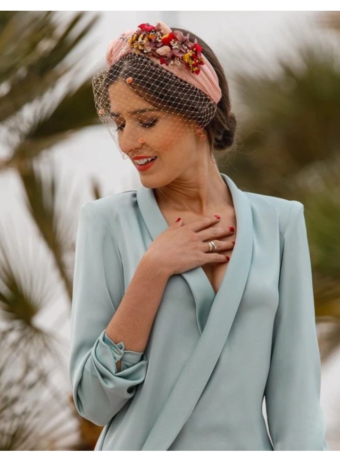 Bandeau de fête à volants avec nœuds et...