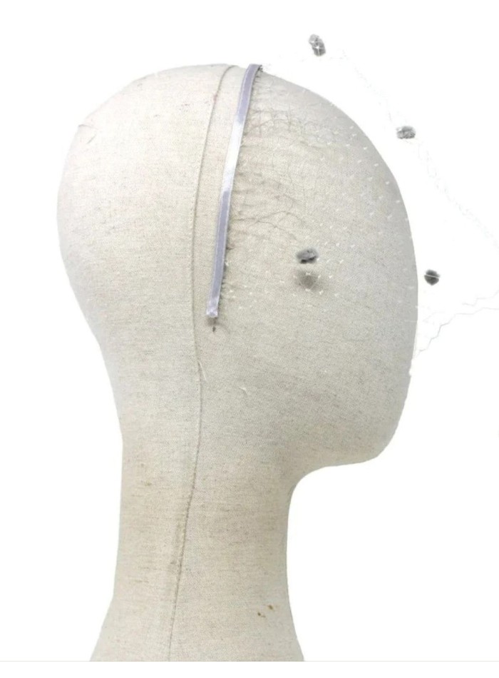 Thin headband for guest with light veil