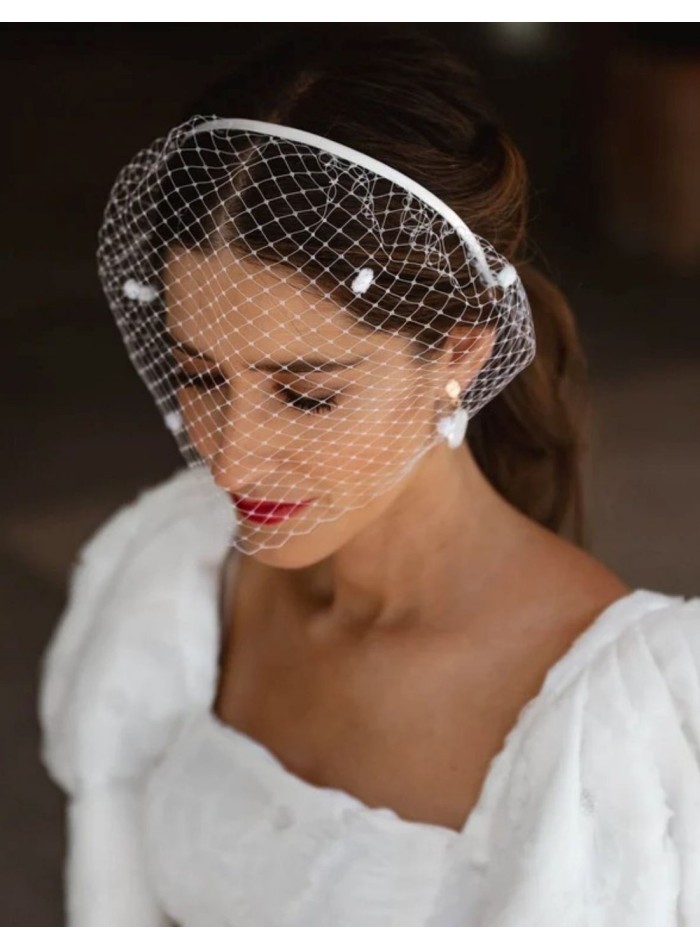 Thin headband for guest with light veil