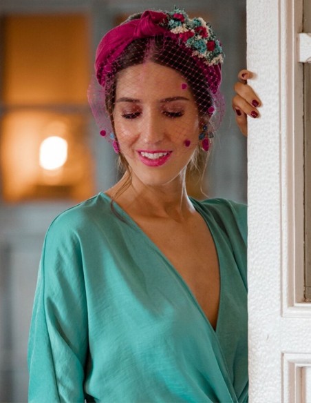 Bandeau d'invité en sinamay de soie avec nœud et fleurs préservées