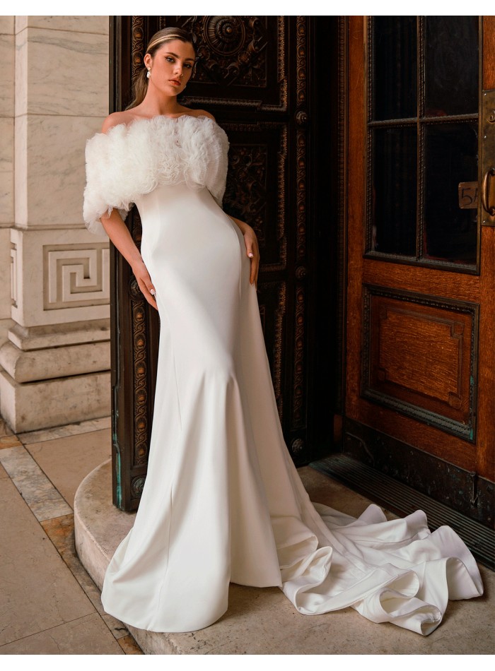 Wedding dress with pleated tulle cascade