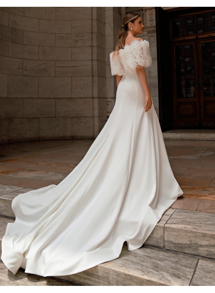 Robe de mariée avec cascade de tulle plissé