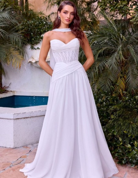 Robe de mariée longue avec décolleté en cœur et corsage froncé