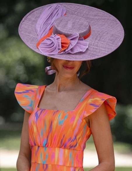 Pamela de sinamay malva con detalles naranja